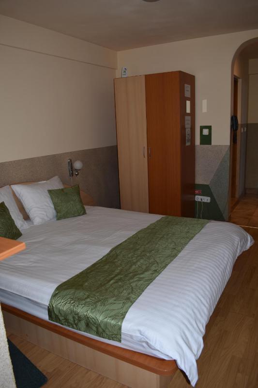 Double Room image 3