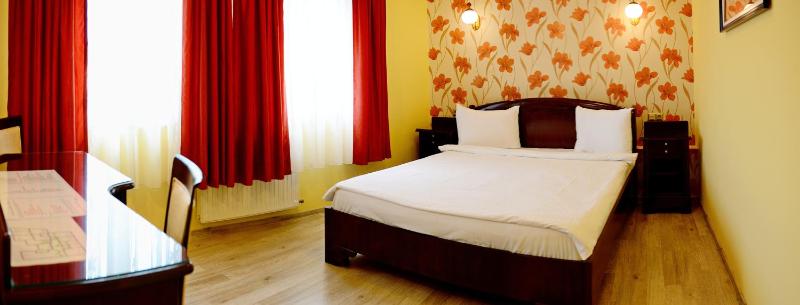 Double Room image 3