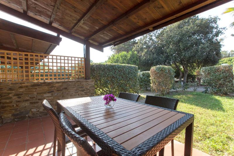Studio with Garden (4 Adults) image 3