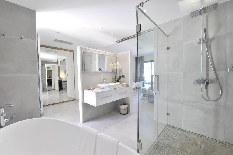 Prestige Double Room - Marina View image 3