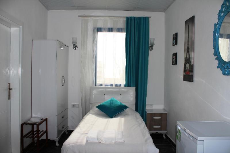 Triple Room with Pool View image 2