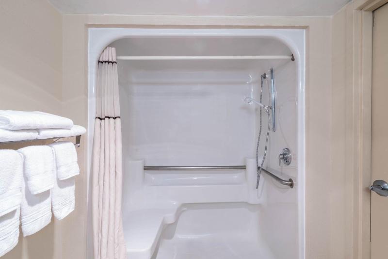 King Room - Mobility Access/Non-Smoking image 2