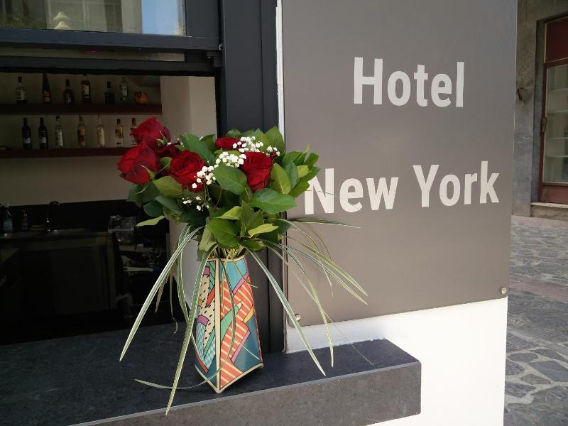 New York Hotel - image 10