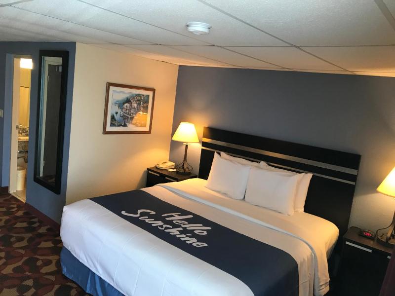 King Room - Non-Smoking image 3