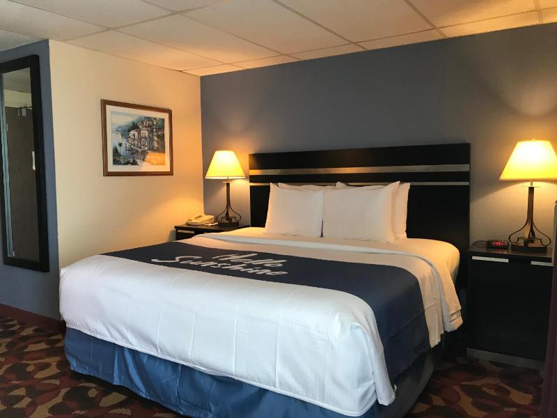 King Room - Non-Smoking image 2