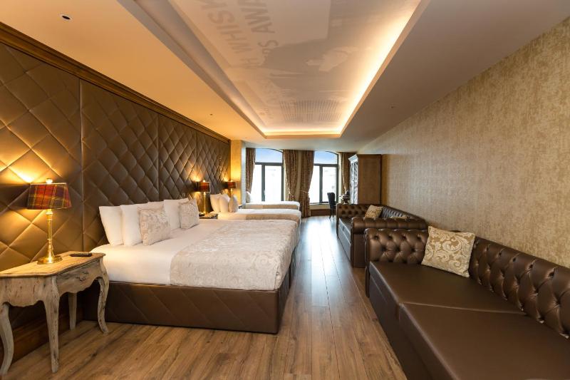 Luxury Room (Sleeping 6) image 1