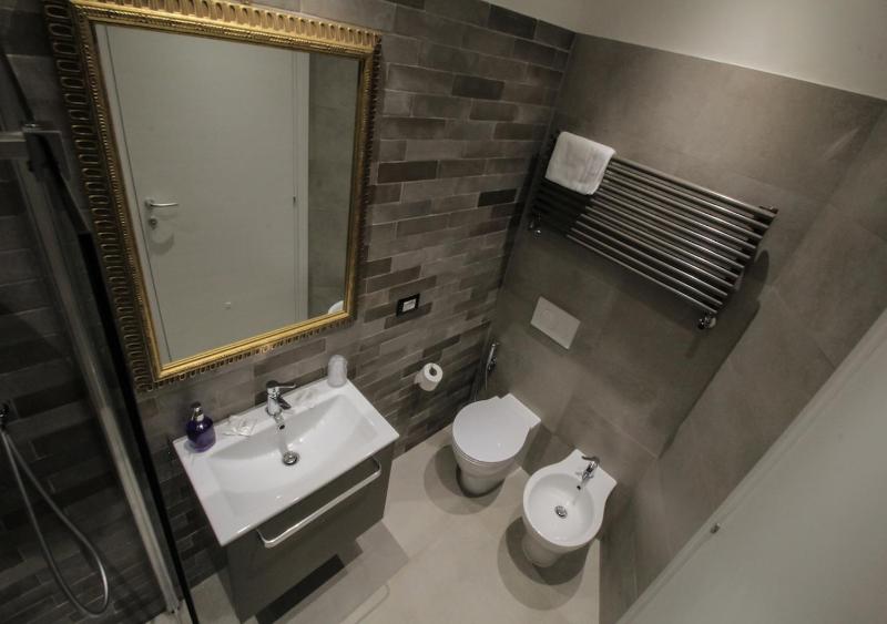 Double Room image 3