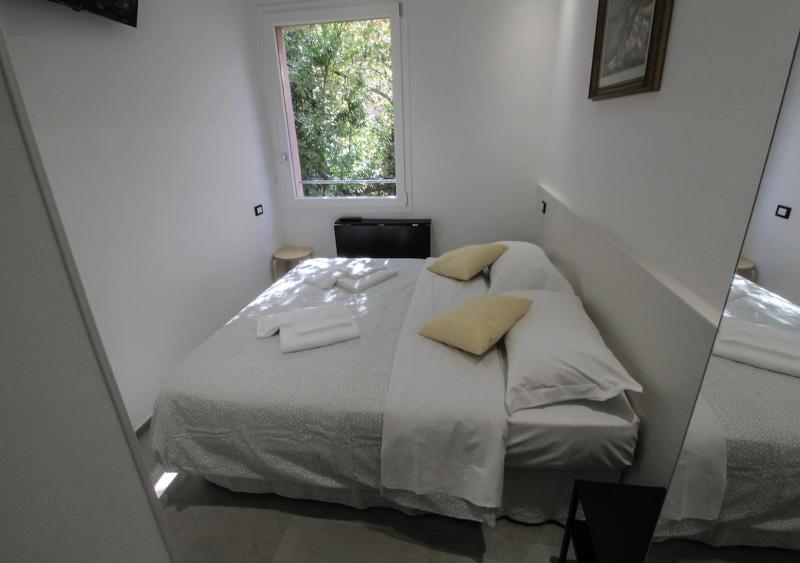 Double Room image 4