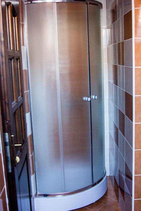 Triple Room with Bathroom image 2