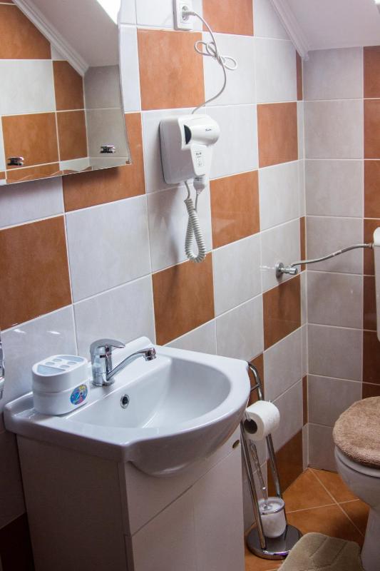 Triple Room with Bathroom image 3