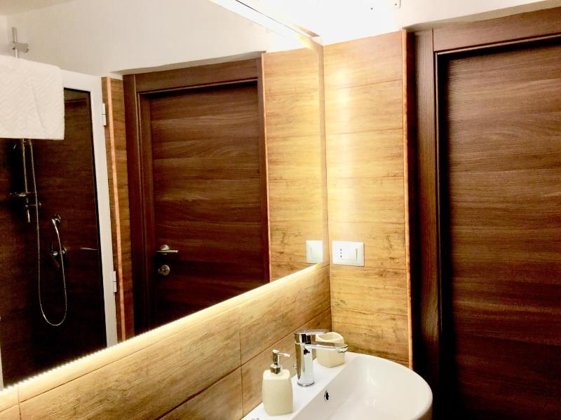 One-Bedroom Apartment image 2