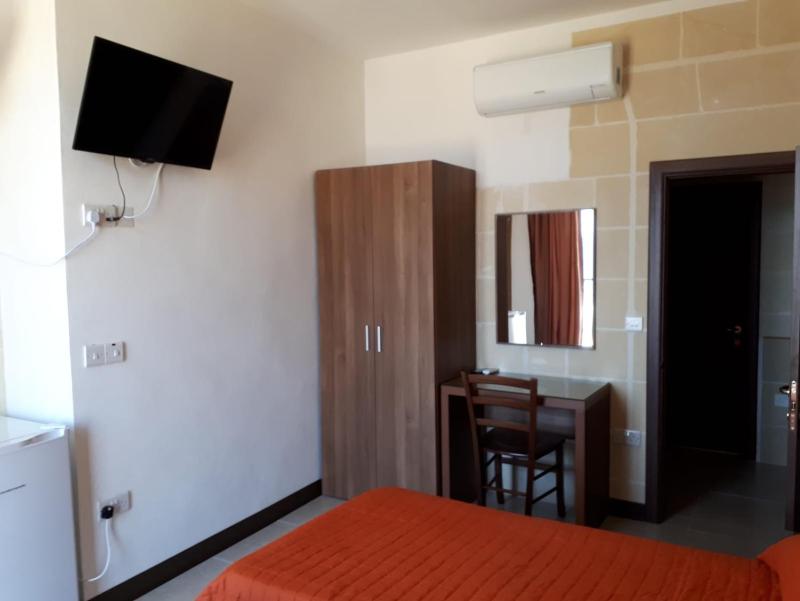 Twin Room with Sea View image 3