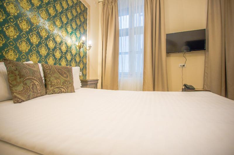 Superior Double Room image 3