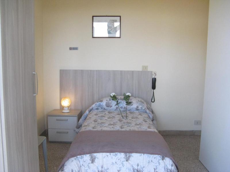 Single Room with Private Bathroom and Balcony image 2
