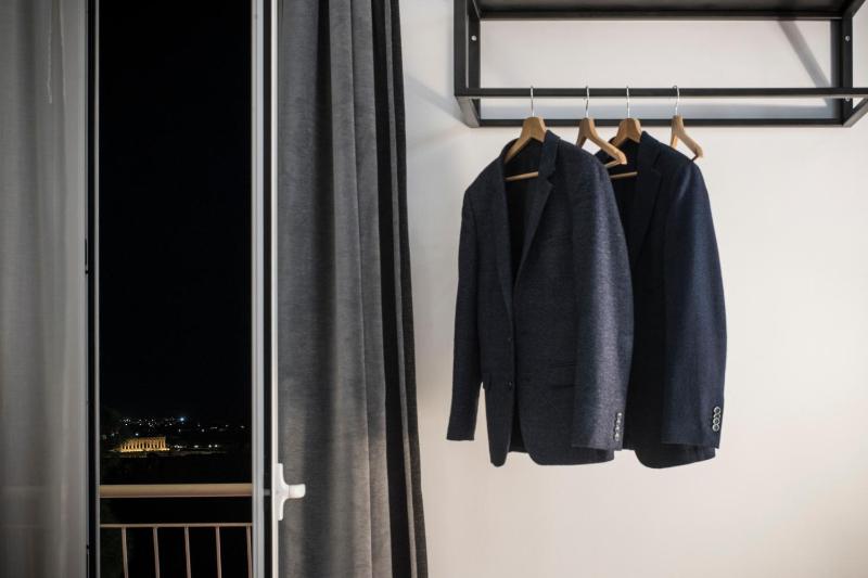 Deluxe Double Room with Balcony and Acropolis View image 2