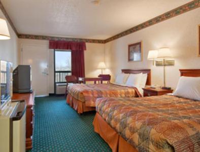 Queen Room with Two Queen Beds - Smoking image 1