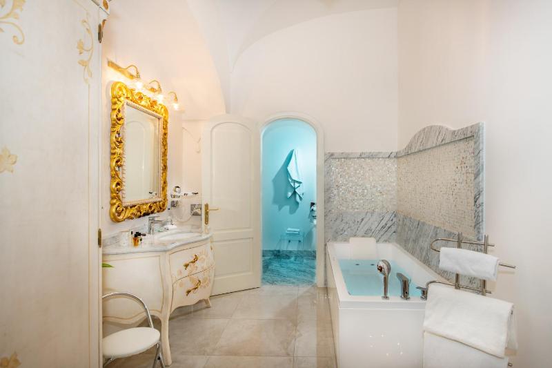 Romantic Suite with Sea View image 3