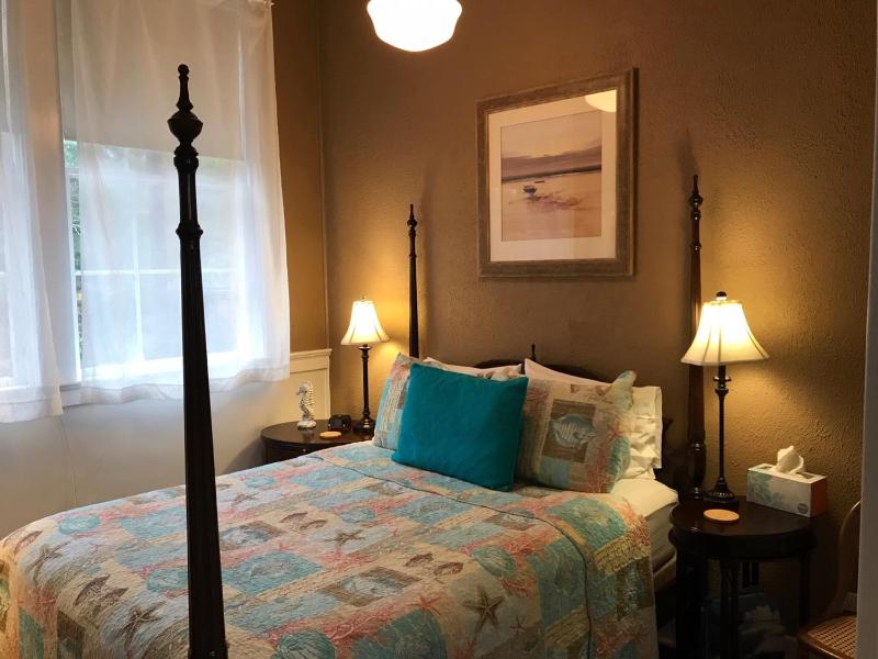 Queen Room image 2