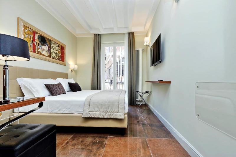 Deluxe Double or Twin Room with City View image 3