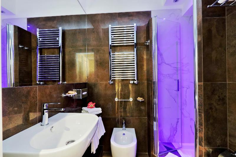 Standard Double Room image 1