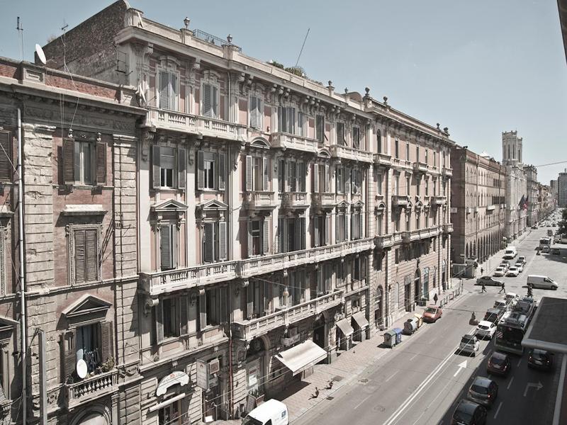 Double Room with Balcony image 1