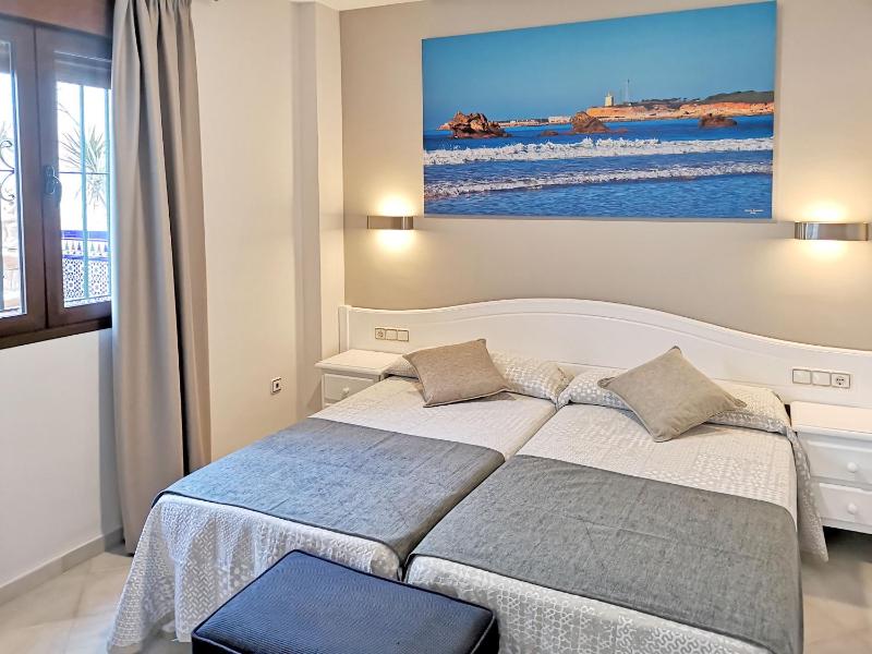 Double or Twin Room image 4