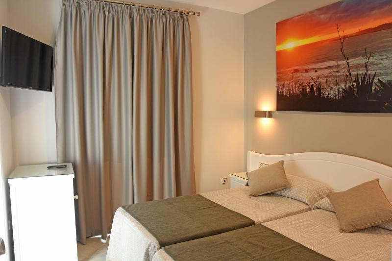 Double or Twin Room image 2