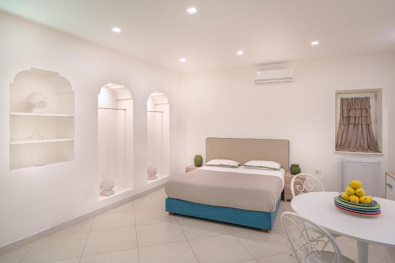 One-Bedroom Apartment with Garden View - Ground Floor (4 people) image 3