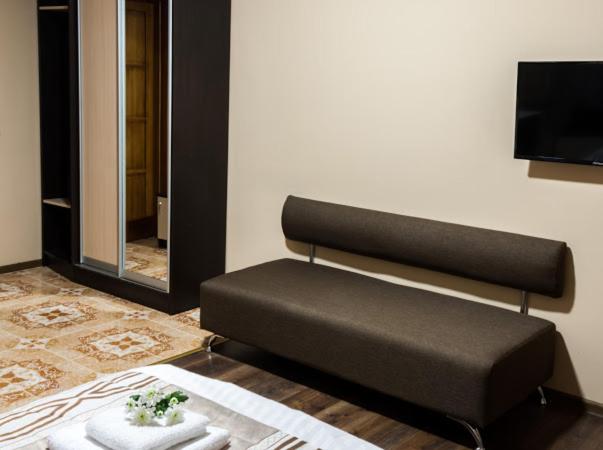 Standard Double Room image 2
