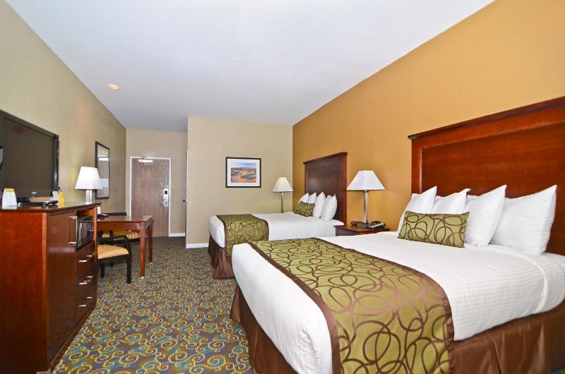Queen Room with Two Queen Beds - Communication Assistance image 2