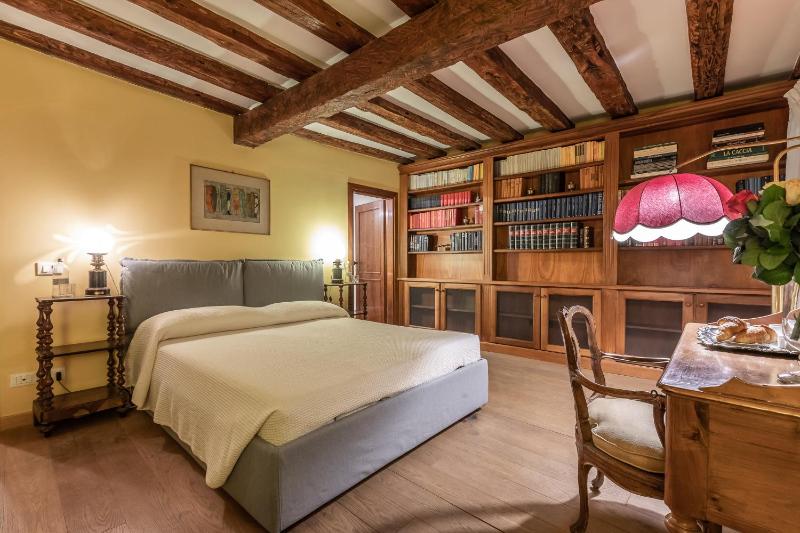 La Tana Cozy Apartment in Campo San Maurizio - image 16