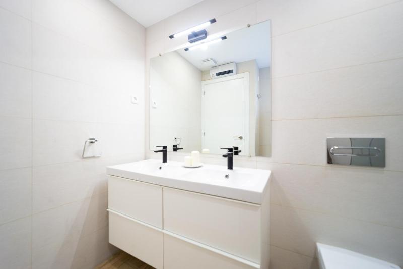 One-Bedroom Apartment image 2