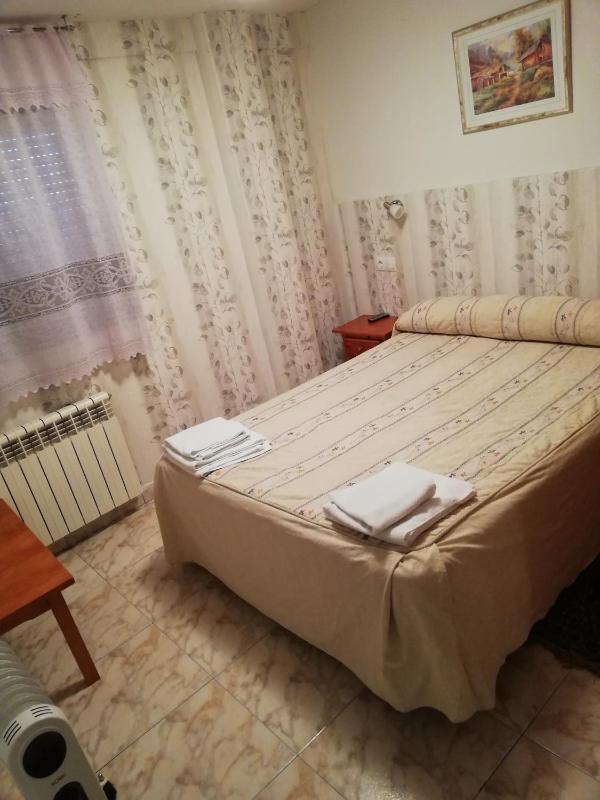 Double Room with Bathroom image 3