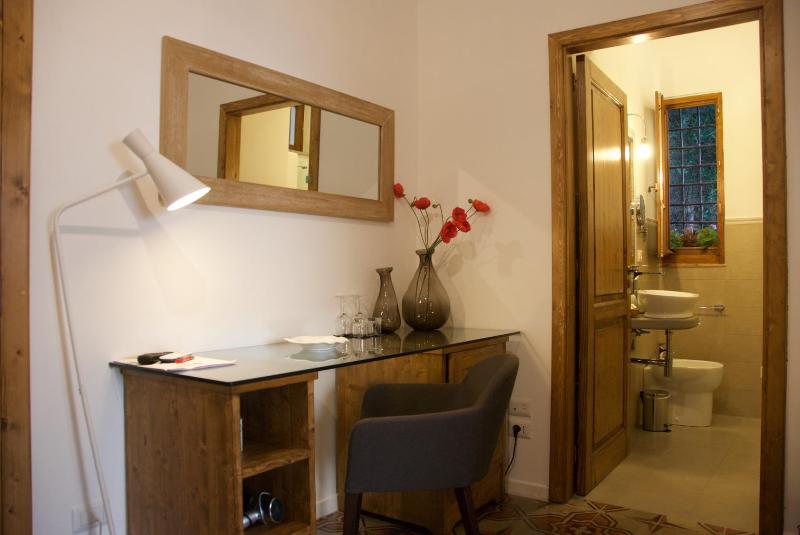 Small Double Room image 4