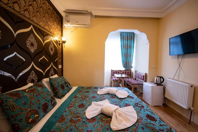 Standard Double Room image 3