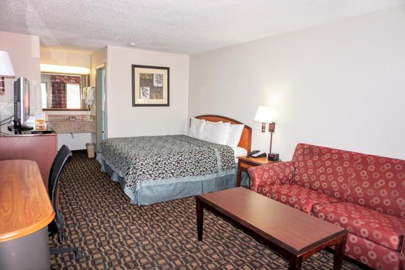 King Room - Non-Smoking image 2