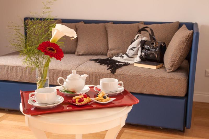 Deluxe Triple Room image 3