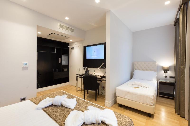 Deluxe Triple Room image 4