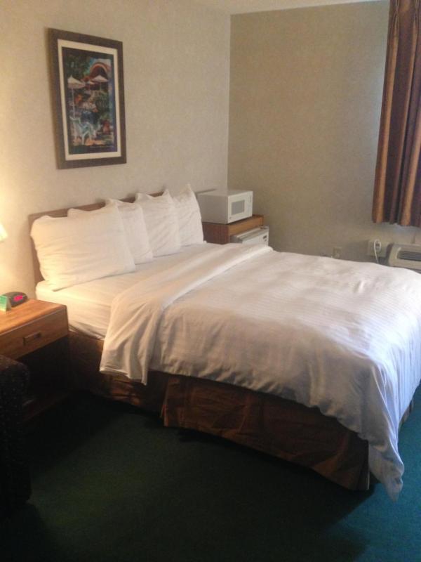 Standard Queen Room image 2