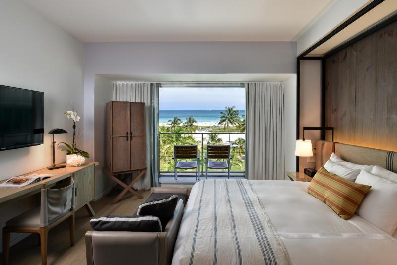 Deluxe King Room image 1