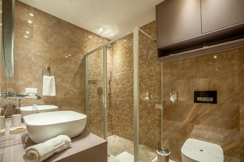 Deluxe Double Room image 4