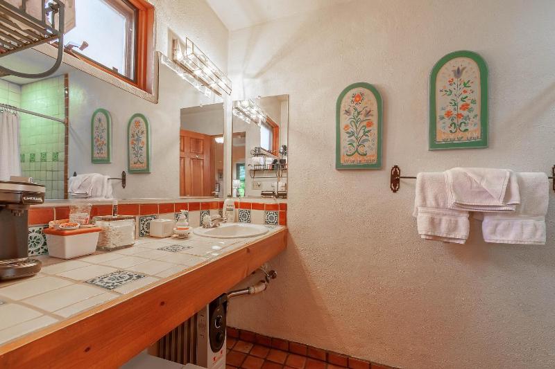 Queen Room - Kachina image 3