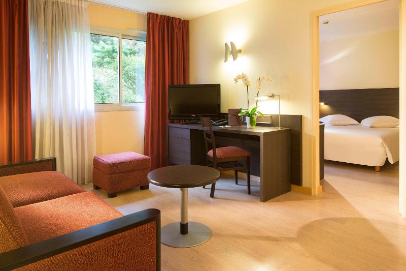 Two-Room Suite image 4