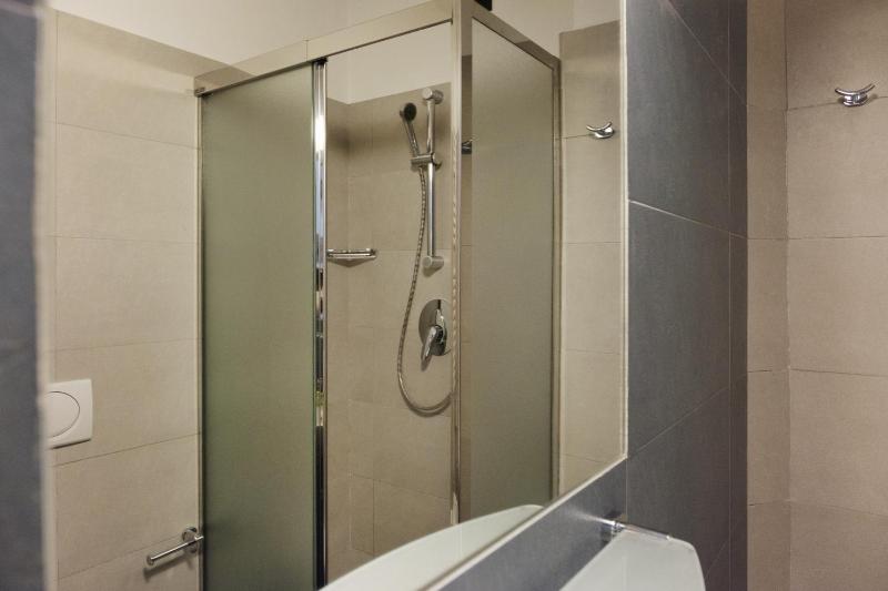 Quadruple Room image 4