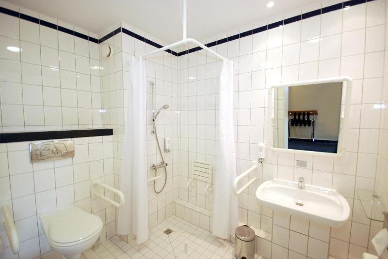 Standard Double Room image 3