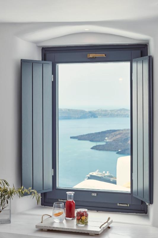 Deluxe double room with Caldera view image 3
