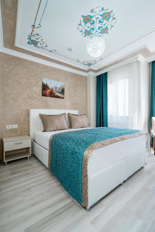 Deluxe King Room image 3