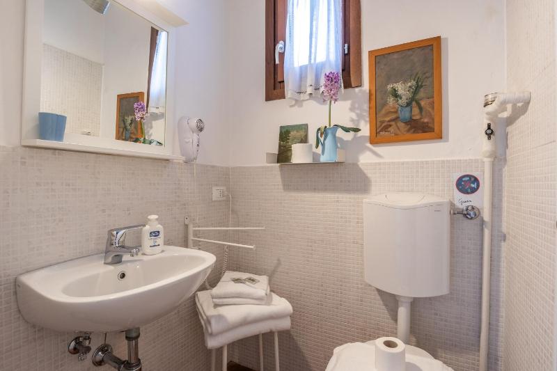 Double Room with Private External Bathroom image 3