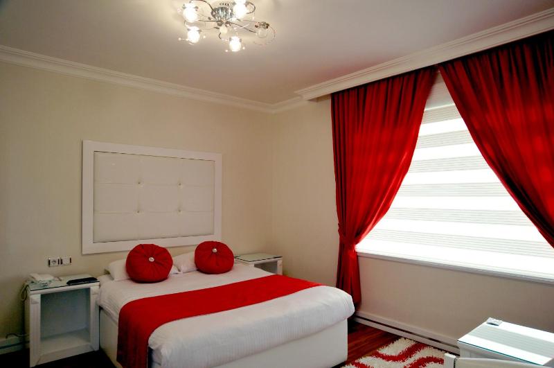 One-Bedroom Suite image 3
