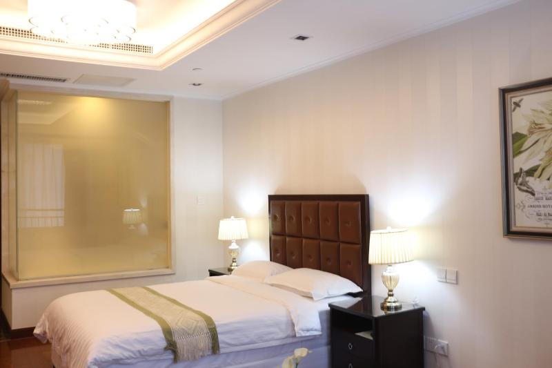 Qingdao Elegant Central Apartment - image 8